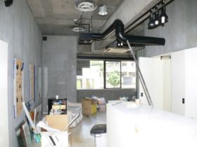 入口→店舗内