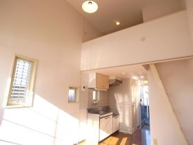洋室からみたロフト！天井が高く部屋が広く感じます。