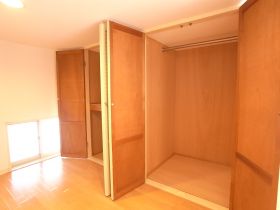 ロフトにある収納！たくさん収納できます。